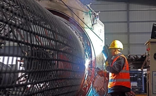 渝昆高鐵建設(shè)馬力全開(kāi)    隧道逃生管