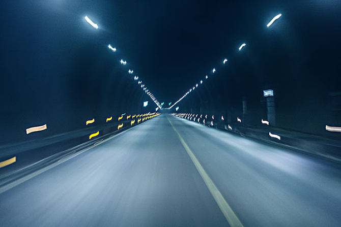 隧道里突然發(fā)生事故怎么辦？(圖2)