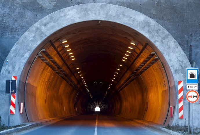 隧道里行駛為什么不能變道？(圖2)