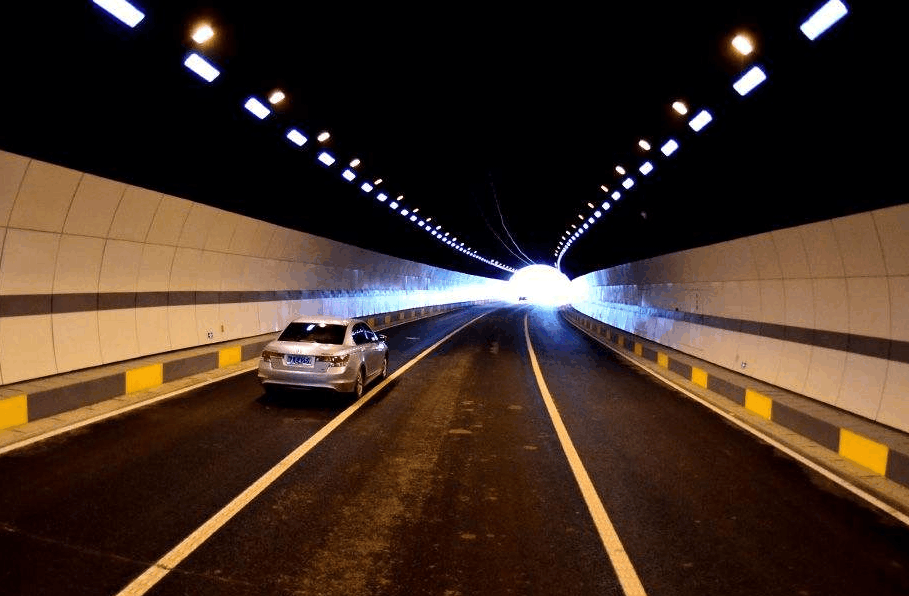隧道里行駛為什么不能變道？(圖3)